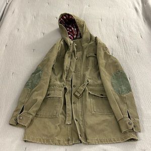 Chic military jacket with lined hood
